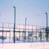 �Purtroppo per�, passato l�entusiasmo iniziale, il numero di iscritti cal� drasticamente - continua a raccontare Dino -. Al padel non venne dato il giusto credito, soprattutto da parte dei mass media. In quegli anni provammo anche a realizzare un impianto alla Fiera del Levante, ma venne pochissima gente e il tutto dur� una settimana. Decidemmo cos� di chiudere l�esperienza nel 2000�
